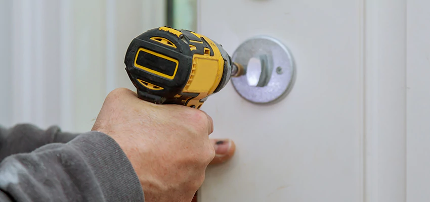 Street Locksmith For Smart Lock Repair in Lansing